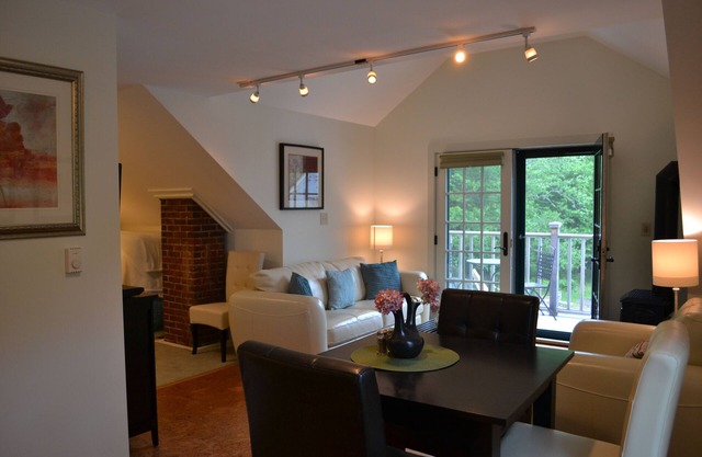 Luxury Apartment in the Heart of Blue Hill Village
