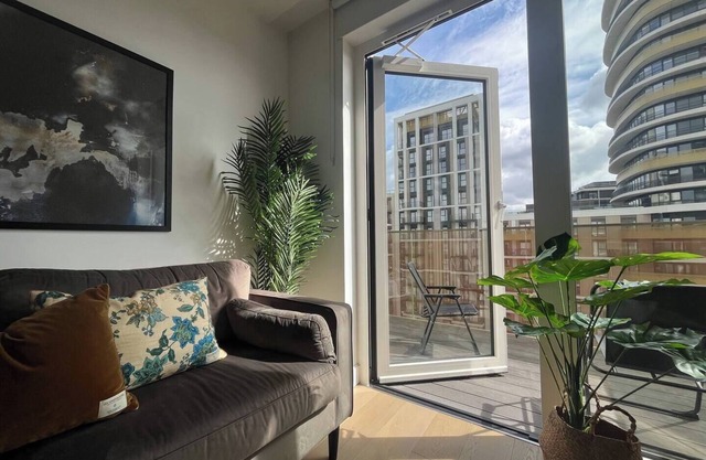 luxury apartment in white city