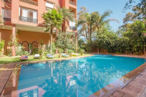 Luxury apartment with pool and an ideal location