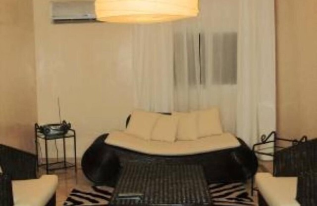 Luxury appart only families or couples NO MENS ALONES