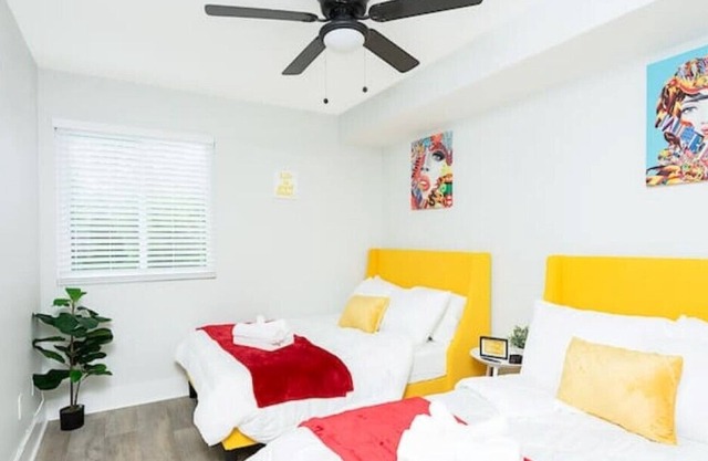 💎Luxury Apt, 🚗 10 mins to APSU, 🛌Slps 8, 🌊Pool &⚡️WIFI