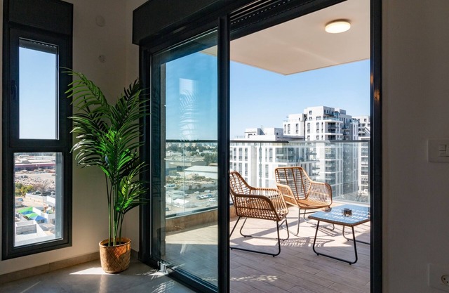 Luxury APT 3 BR New Tower Parking
