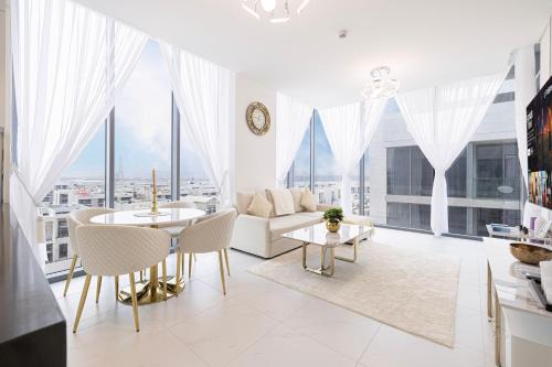 Luxury Apt Burj Khalifa, Sunset and Lagoon view