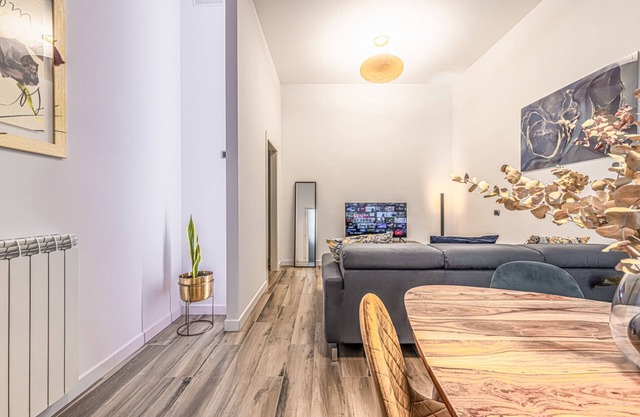 Luxury apt in City Life