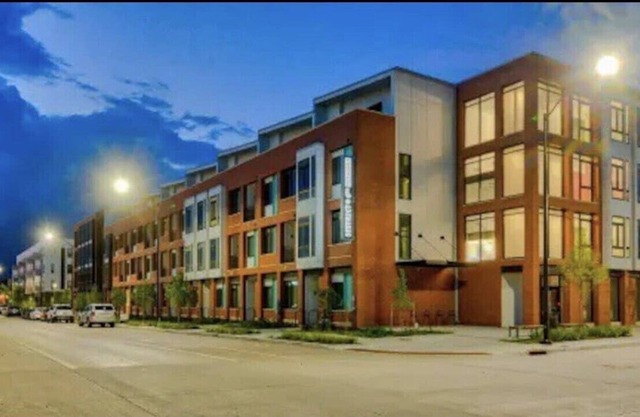 Luxury apt w/ secure entrance / 5 mins from downtown !