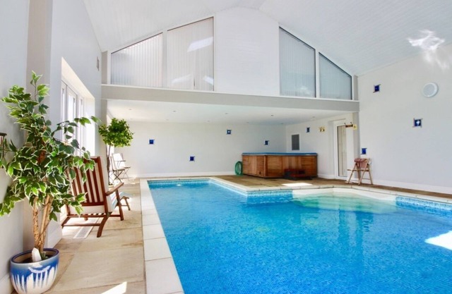Luxury barn with privateheated indoor pool & hot tub close to Durham City