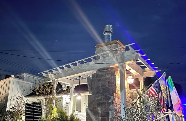 Luxury Beach Cottage Private on beach/boardwalk, patio/fireplace. 4 Beach passes