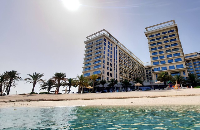 Luxury Beach apartment Sea Island Vacation UAE Dubai 4 Guests Comfortable Home