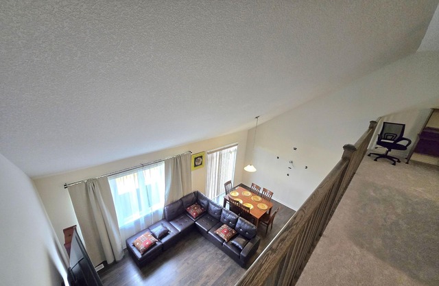 Luxury bungalow near Niagara fall (12 minutes Away)