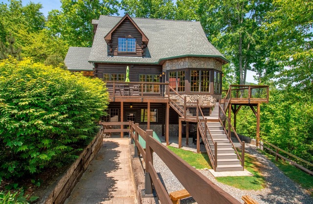 Luxury Cabin, Casino, Ski, Snow Tube, Golf, Hike, Fish, Hot Tub, Fire Pit, Train