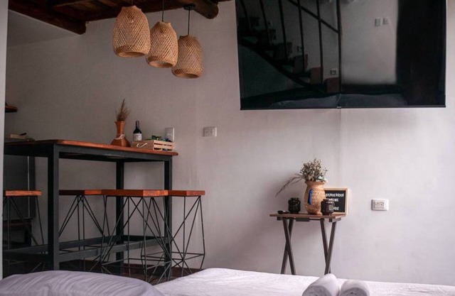 Luxury cabin with hot tub facing the lake