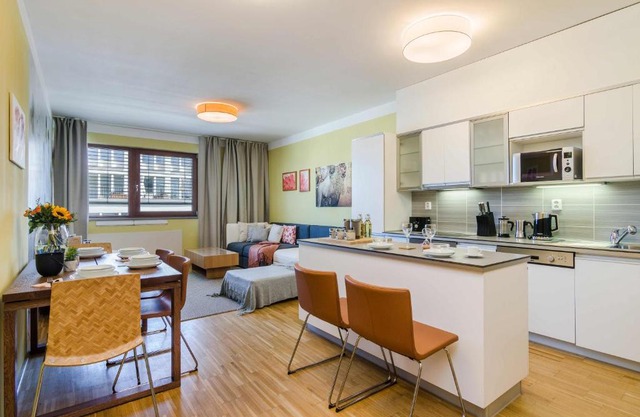 Luxury Center APT Garage Parking by Michal&Friends