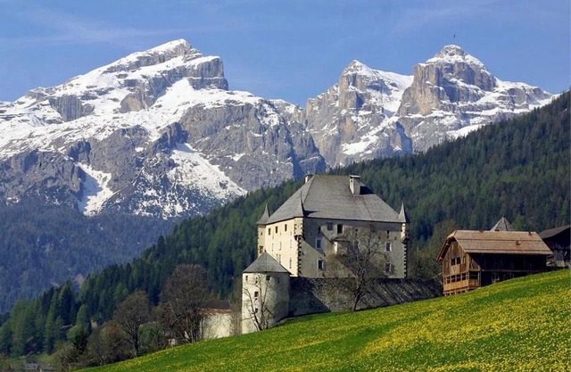 Luxury Chalet at the Foot of the Dolomites by the Castle