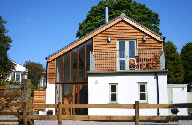 Luxury child and baby friendly rural retreat. Close to Porthleven and St Ives