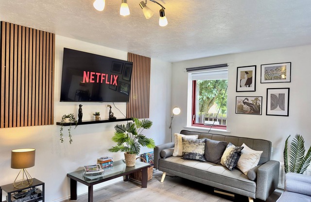 Luxury City Centre Apartment + FREE PARKING