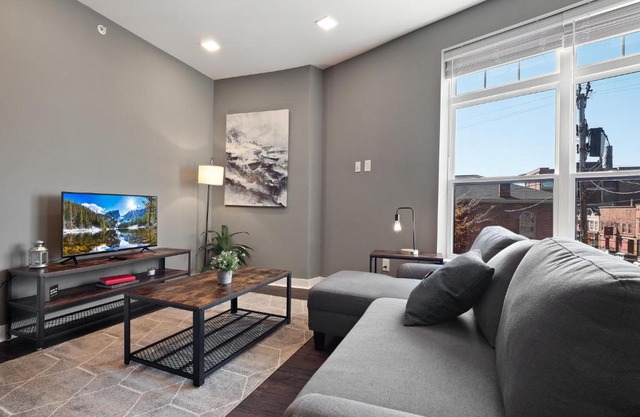 Luxury Condo 10 Minutes from First Energy Stadium B4