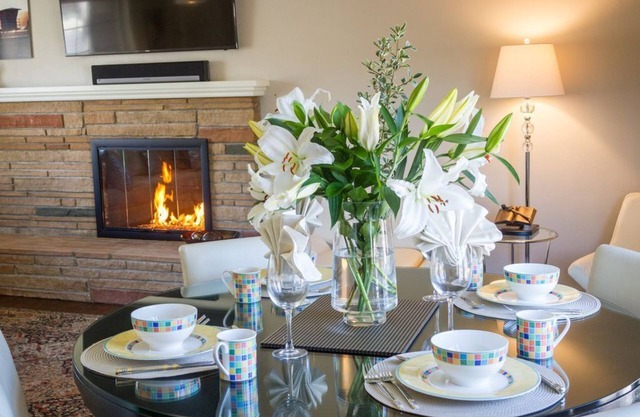 Luxury Condo Downtown San Luis Obispo & Garage A/C & Pool