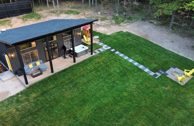 Luxury Couples Retreat with Hot Tub and Sauna