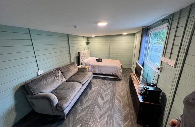 Luxury & cozy cabin retreat in Guilford