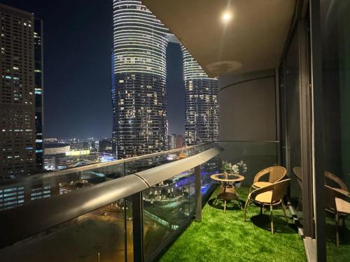 Luxury Cozy Minimalist 1BR Haven Connected to Dubai Mall