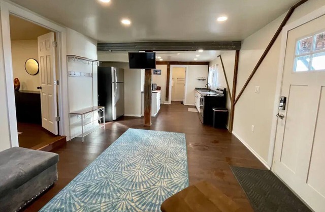 Luxury Craftsman Downtown Lodging