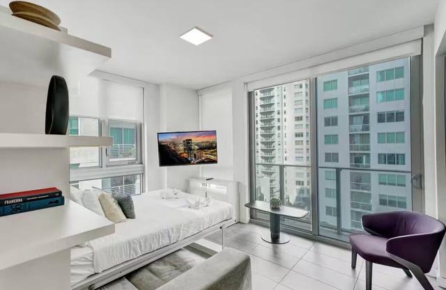 Luxury Downtown Condo w/Pool, Gym, City Views