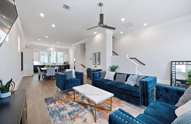 Luxury DT Condo with Game Lounge!