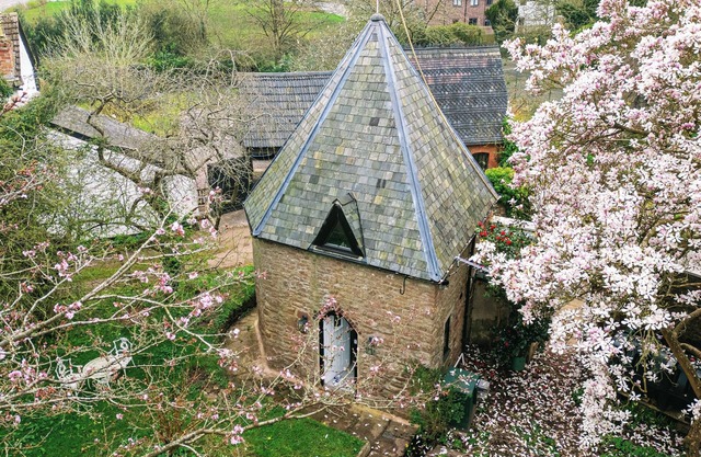 luxury fairytale cottage perfect for couplesnn