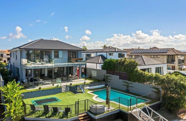 Luxury Family Friendly Home in Surfers Paradise