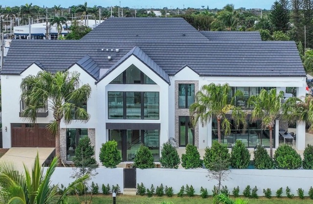 Luxury Family Oasis With Private Pool In The Heart of Delray Beach