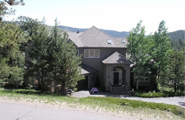 Luxury Foothills of Denver- Hottub, Great Location 30 minutes - dwntwn or skiing