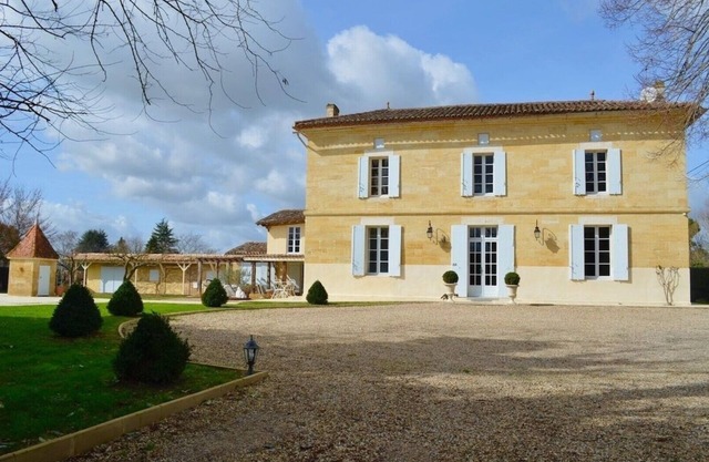 Luxury 7 bedroom country home with private pool near Saint Emilion
