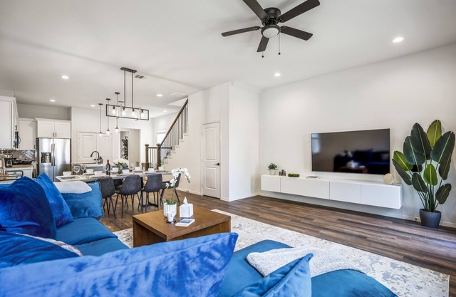 Luxury Gated 4bd 3fullbaths Home 5 TVs King 7min -> Downtown
