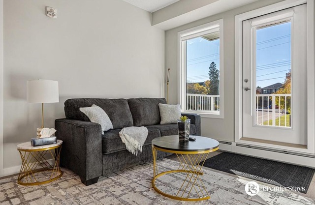 Luxury Getaway in Inglewood with 2 Bedrooms Sofa Bed and Heated Underground Parking