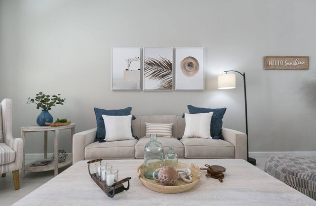 Luxury Heated Pool, Spa & Gym- 4BR Mesa Townhome