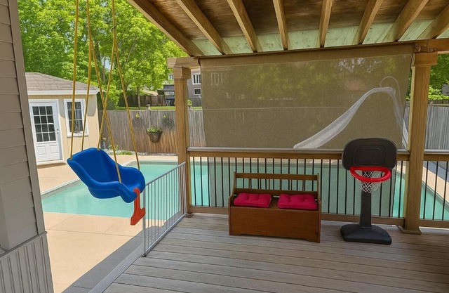 Luxury home 4BR, Pool, & 5 Mins to 401