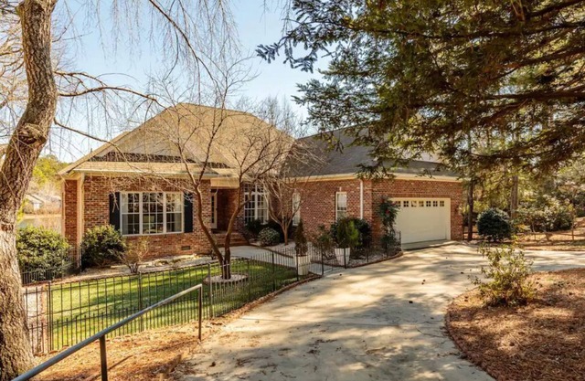 Luxury Home, LakesIde in Pinehurst