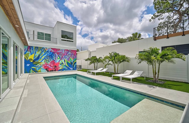 Luxury Home, Pool, Mins to Beach and Downtown Sarasota