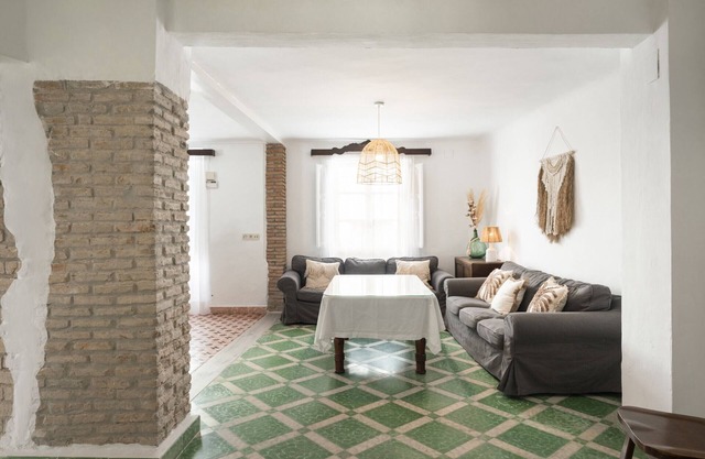 Luxury House in Íllora - 6 Bedrooms, Terrace, Wi-Fi