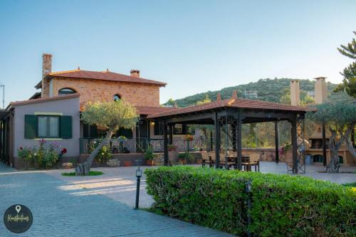 Luxury House with huge garden - Near "Mavra Volia" Beach
