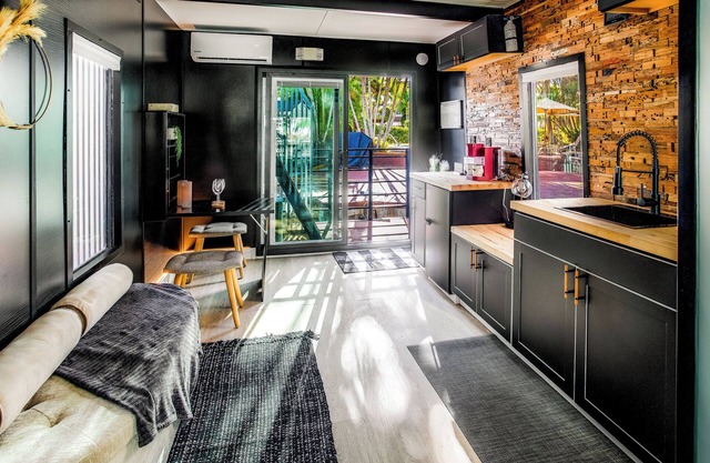 Luxury Houseboat, 1BD WiFi & AC Oasis @ The Perry, Key West