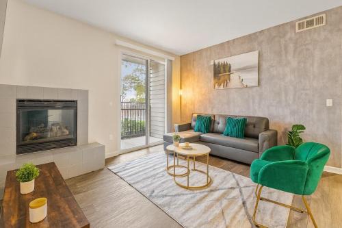 Luxury King Suite by the Lake - Entire Place