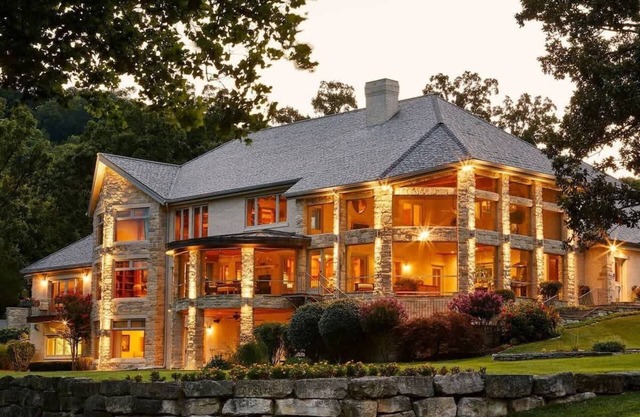 Luxury Lakefront Home | 2Pools: Golfer's Paradise!