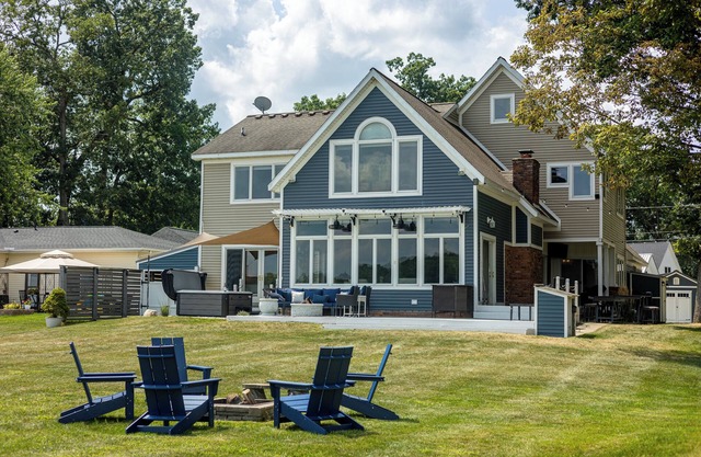 Luxury Lakefront Home: Hot Tub l Beach l Sleeps 15