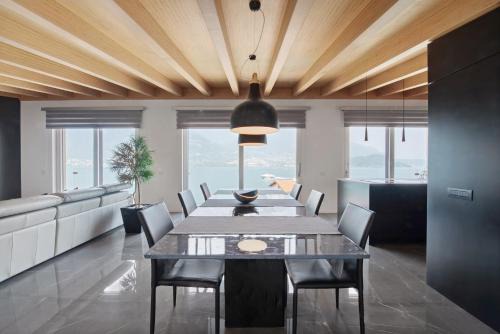 Luxury Lakefront Penthouse