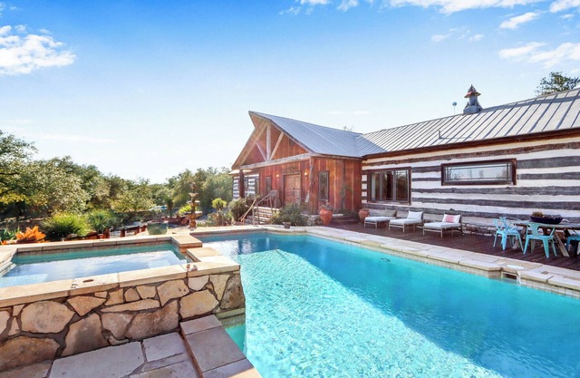 Luxury Lodge w/Pool, Hot Tub, Fireplace & Wildlife Near Wineries