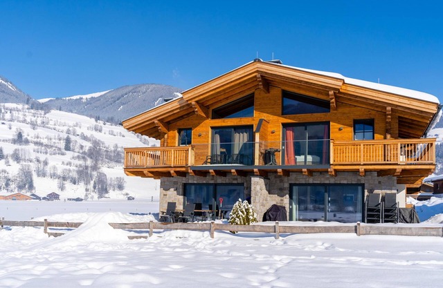 Luxury lodge with private terrace, garden & sauna