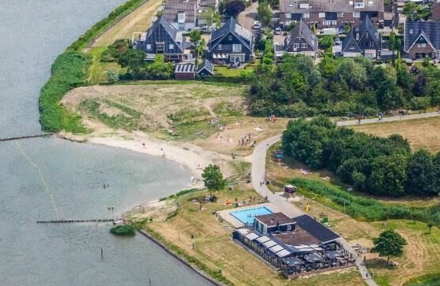 Luxury mansion at the harbor (Families only)