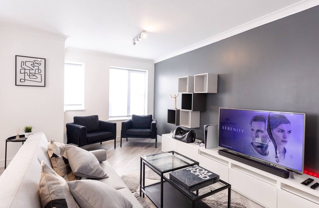 Luxury, Modern Apartment w/Netflix in Zone 2