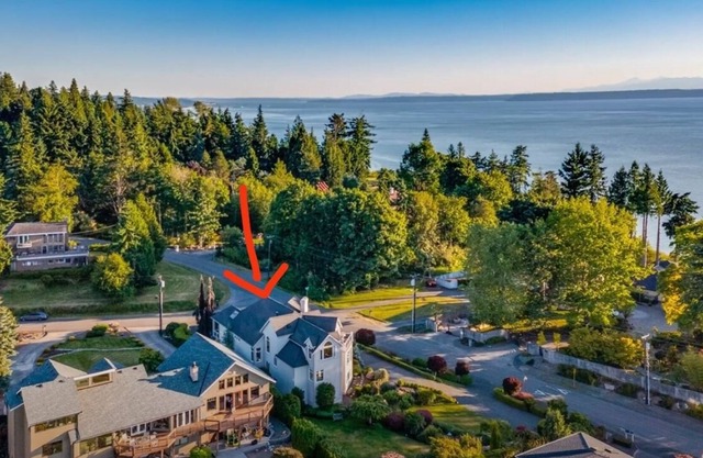Luxury Mountain top castle house w/ocean view
